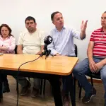 El senador Matías Walker junto a la diputada Joanna Pérez y la directiva del Club Social Iberia celebran en Los Ángeles la aprobación del proyecto que devuelve al fútbol chileno su identidad, transparencia y esencia popular, La Tribuna