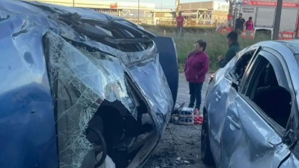4 lesionados dejó volcamiento vehicular en Los Ángeles, Ahora Elei