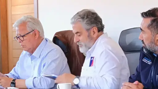 Senador Gastón Saavedra valoró reunión por agua potable rural y caminos en Mulchén