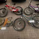 El procedimiento se inició luego de la denuncia de la víctima, quien informó que desconocidos habían cargado su bicicleta en una camioneta blanca., PDI