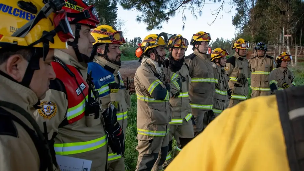 Bomberos de Mulchén avanza en acreditación forestal tras participar en seminario nacional en Pucón, Cuerpo de Bomberos de Mulchén