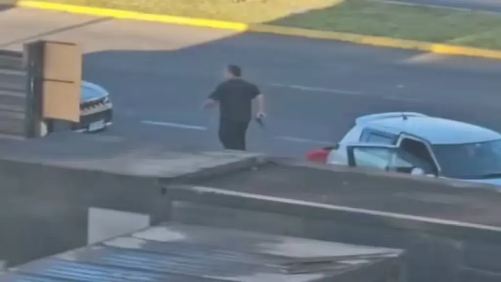 Médico agrede a un conductor tras colisión y se refugia en su trabajo., Redes sociales