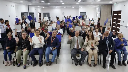 Clubes de personas mayores de Los ángeles reciben recursos para financiar viajes recreativos