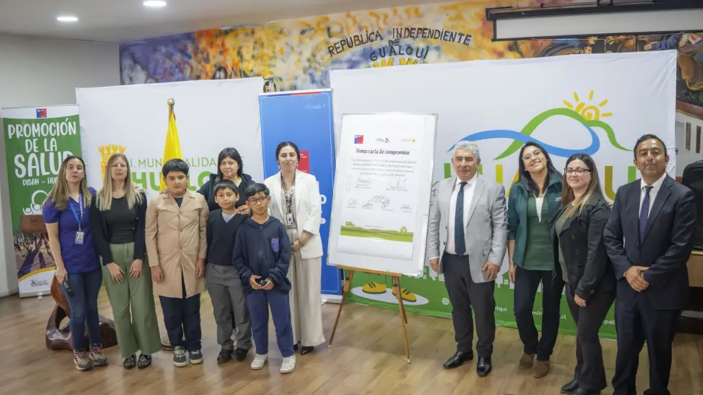 Firma de carta de compromiso para ingresar formalmente a la estrategia “Establecimientos Educacionales Promotores de la Salud”, Seremi de Salud Biobío