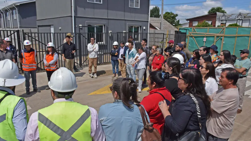 Visita a conjunto habitacional “Esperanza de los Santos”, La Tribuna
