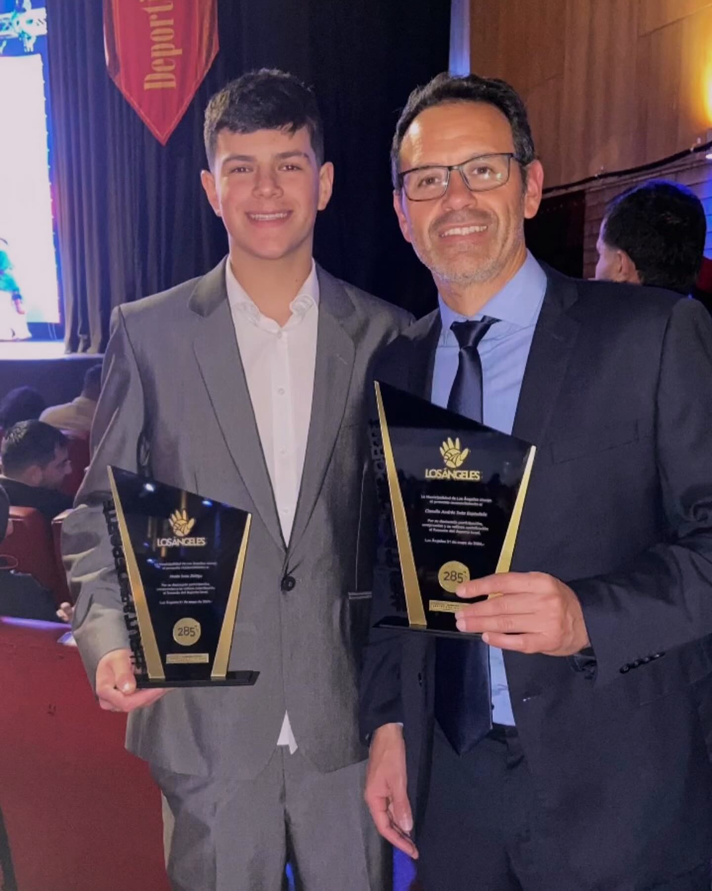 Claudio Soto y su hijo menor Martín Soto, fueron galardonados por la municipalidad de Los Ángeles a fines de mayo del 2024 / La Tribuna