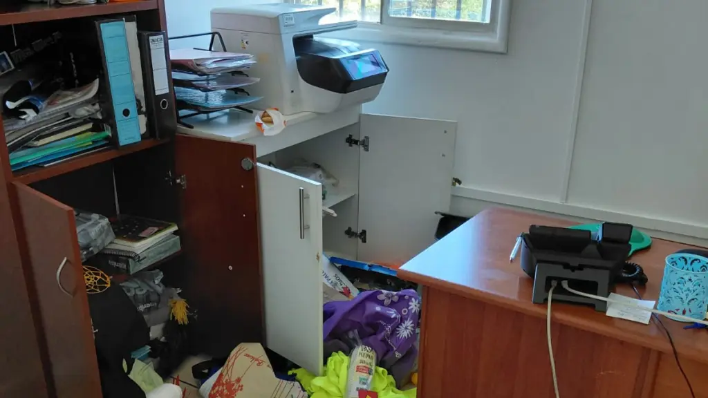 Delincuentes causaron destrozos al interior del recinto de salud., DCS Los Ángeles