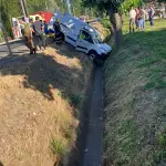 Vehículo cae a una cuneta y deja un lesionado en Nacimiento