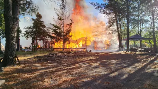 Una vivienda destruida deja voraz incendio en sector rural de Antuco
