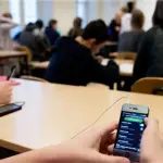 Senado aprueba prohibición del uso de celulares en todos los niveles educativos desde 2026, Diario La Tribuna