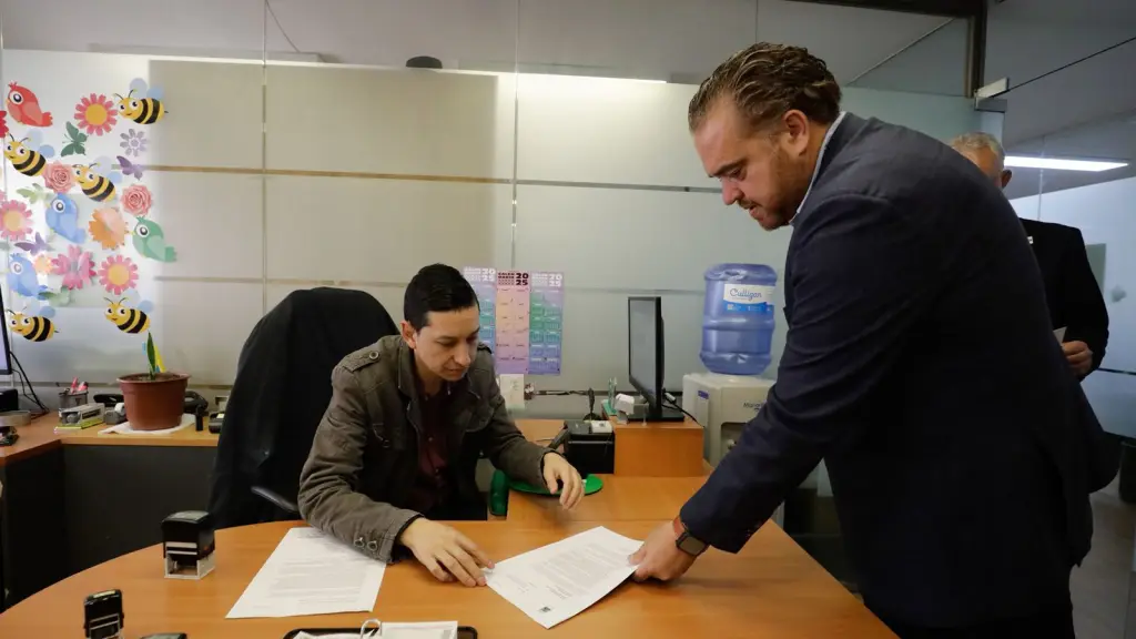 Gobernador Giacaman presentando propuesta sobre peaje del Puente Industrial, Gobierno Regional del Biobío