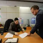 Gobernador Giacaman presentando propuesta sobre peaje del Puente Industrial, Gobierno Regional del Biobío