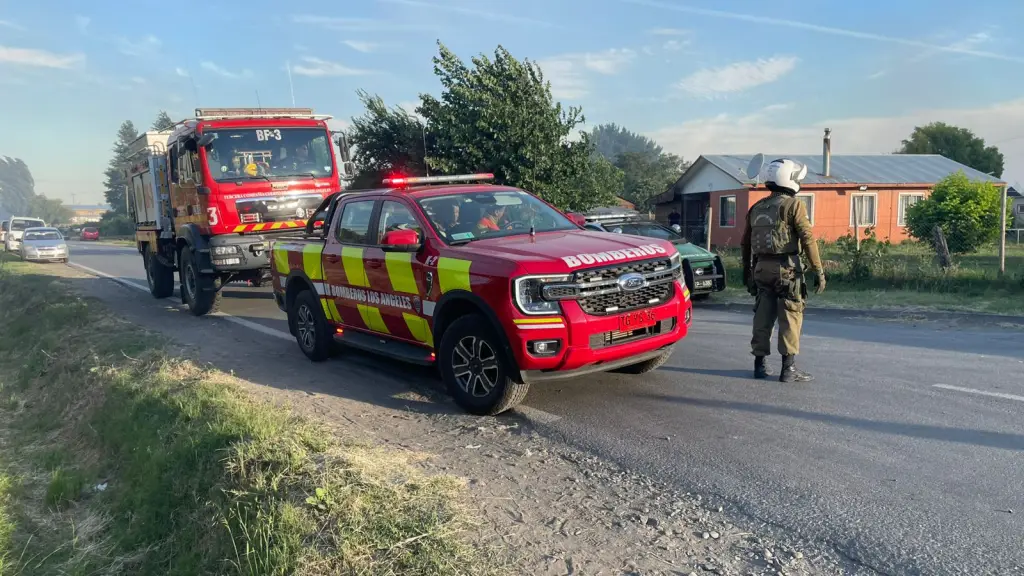 Incendio forestal mantiene a las autoridades en alerta ante el inminente riesgo de incendio a viviendas., Diario La Tribuna