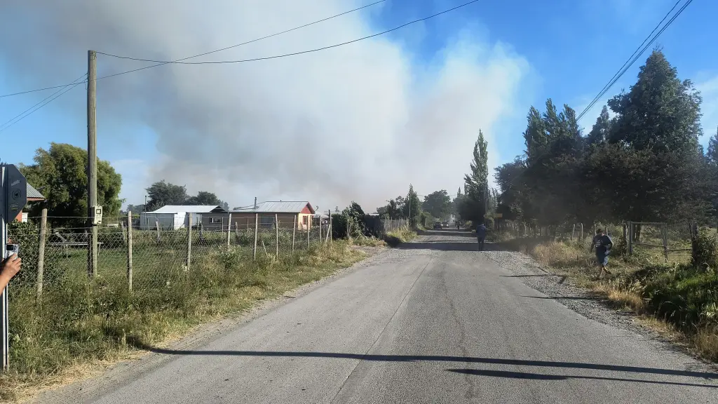 ACTUALIZACIÓN: Incendio forestal en Los Ángeles estaría a 10 metros de las viviendas, La Tribuna