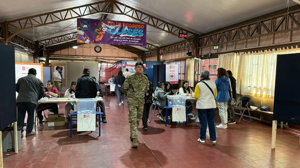 La delegada del local, Constanza Garrido, destacó que la constitución de mesas se realizó de manera “excelente”, con la mayoría de ellas funcionando con cinco vocales y solo un par operando con cuatro integrantes., Diario La Tribuna