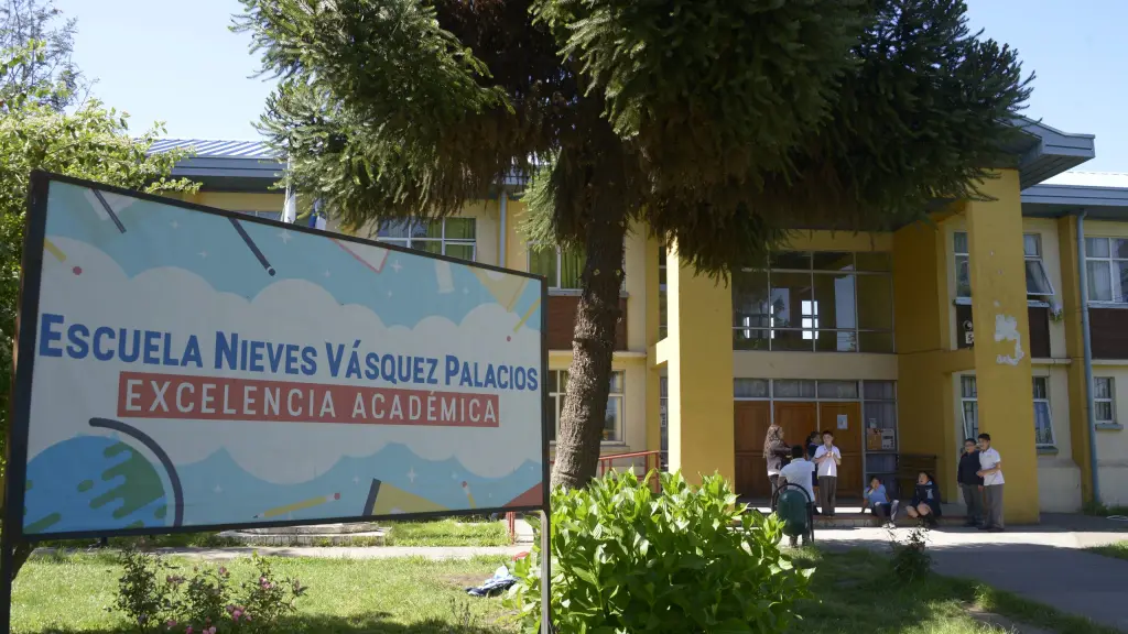 El despliegue informativo conjunto de Diario La Tribuna y Radio San Cristóbal permitió constatar en terreno el desarrollo de la votación en la Escuela Nieves Vázquez, Diario La Tribuna
