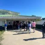 Filas en comisarías de Los Ángeles por trámites de excusas electorales en segunda vuelta