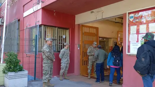 Alta afluencia y votación expedita marcan la jornada electoral en la Escuela General José de San Martín