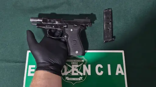 Detienen a dos sujetos por diferentes delitos en las cercanías de local de votación en Mulchén