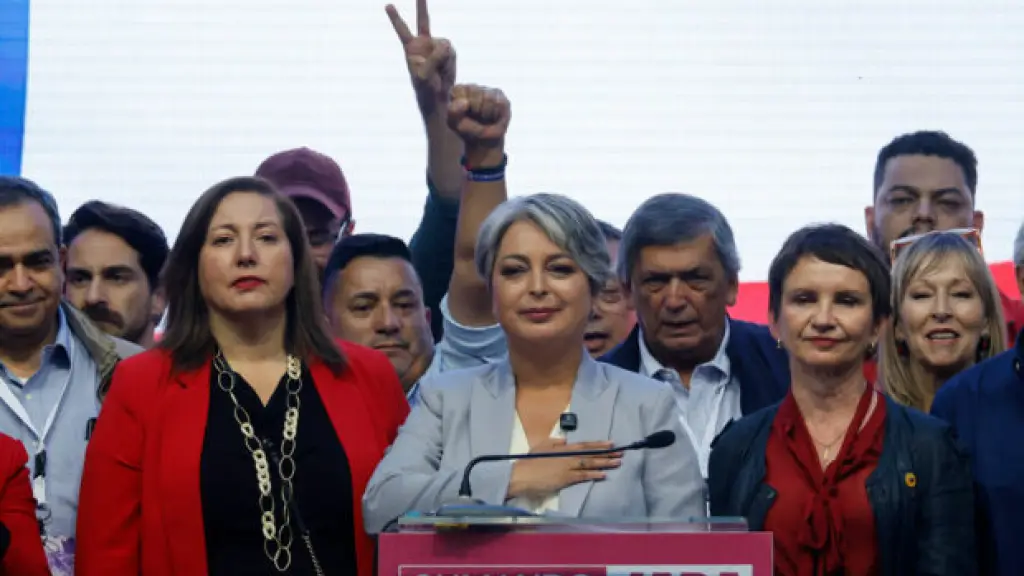 En todo lo que sea bueno para Chile, encontrará mi apoyo Jeannette Jara felicitó al nuevo presidente electo, X