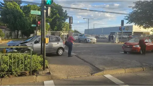 AHORA: Se registra colisión vehícular en avenida Sor Vicenta de Los Ángeles