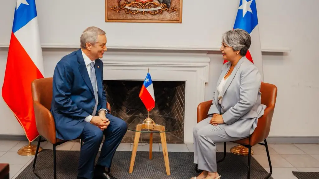 José Antonio Kast recibió en su comando a Jeannette Jara tras su victoria en las urnas, EMOL