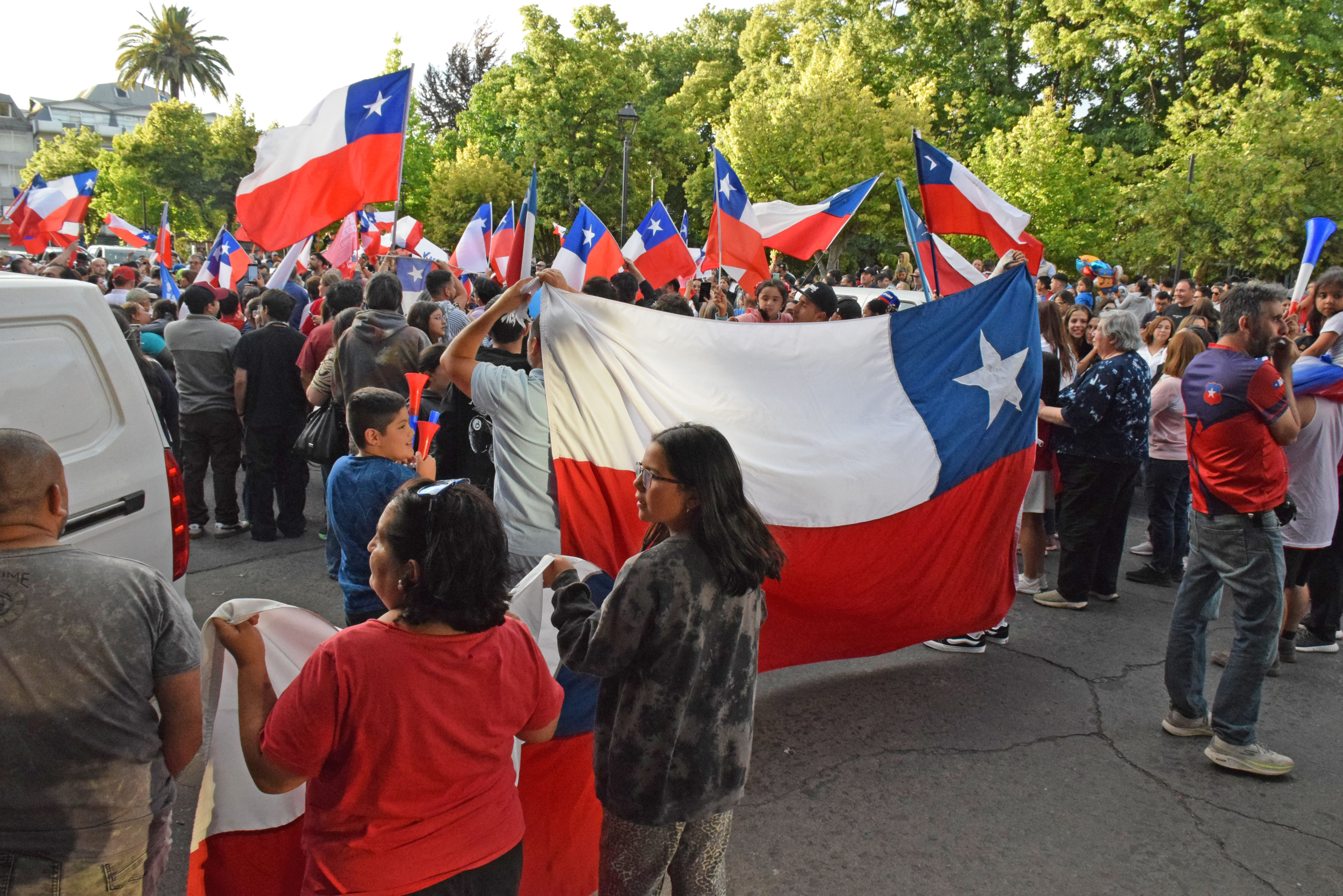 Adherentes expresaron su emoción por el triunfo del exdiputado. / Diario La Tribuna