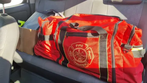 Detienen en Los Ángeles a hombre que llevaba uniforme de Bomberos robado