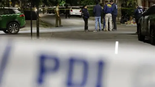 Tiroteo en feria navideña informal deja un fallecido en Puente Alto