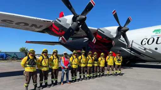 El tanker Hércules C-130 llega a la provincia con capacidad de 15 mil litros para el combate de incendios