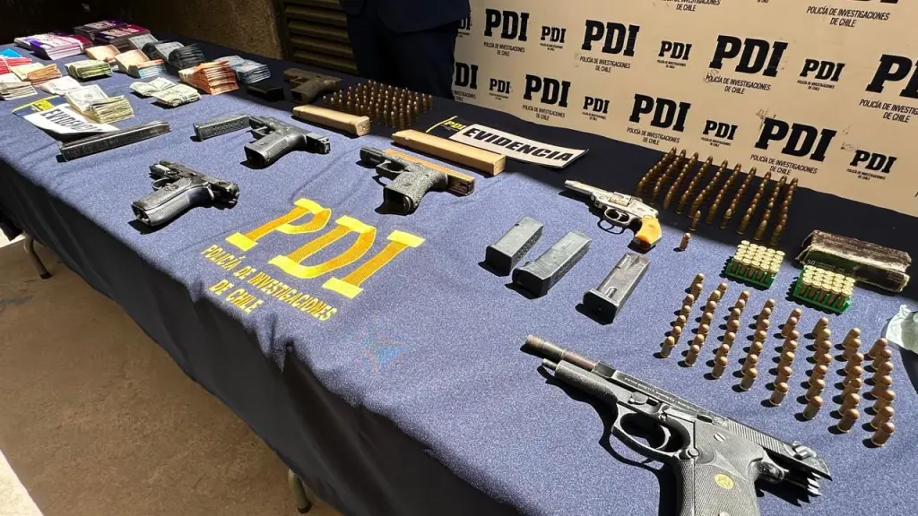 El acusado mantenía en su domicilio 5 armas de fuego, cargadores y diversa munición, una granada de mano, y casi 2,5 kilos de distintas drogas. , Ministerio Público