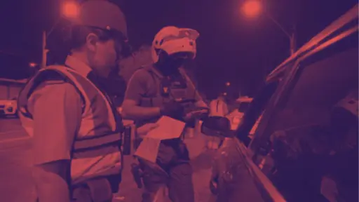 Sorprenden a mujer con droga durante fiscalización a vehículo de aplicación en Los Ángeles