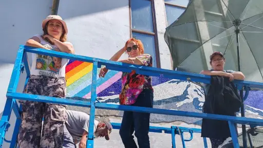 Manos de mujer transforman la Catedral de Los Ángeles en una obra de arte y fe