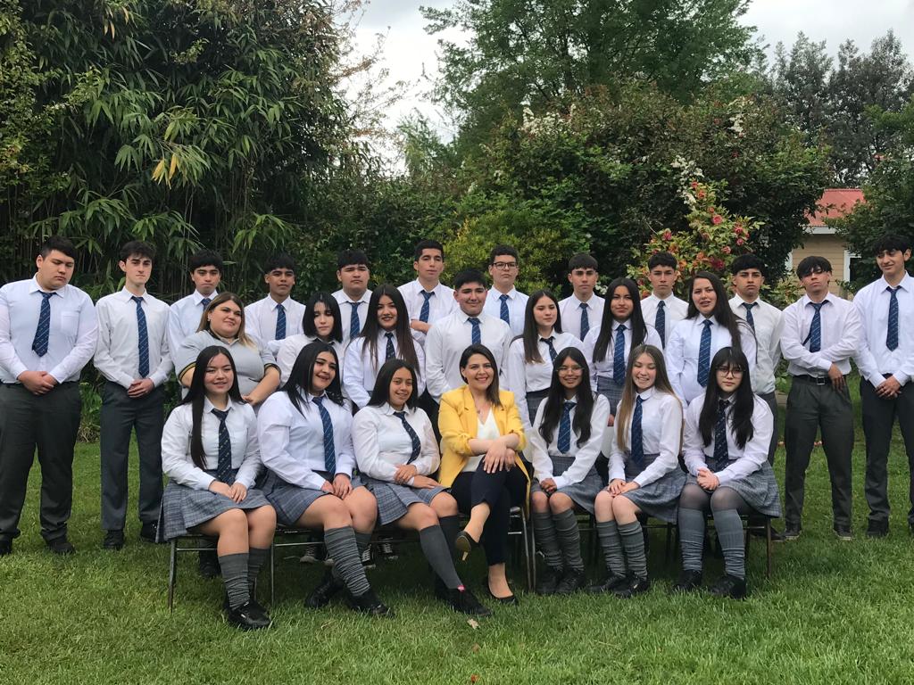 Con cerca de 20 años de servicio activo, Muñoz ejerce simultáneamente como docente y enfermera en el Liceo Saltos del Laja.  / Cedida