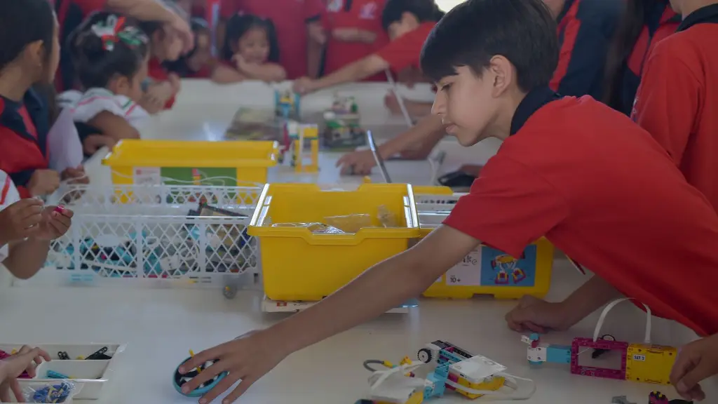 Entre los talleres de este año, el de robótica fue con seguridad el más novedoso. A cargo de un equipo de cuatro docentes, despertó la curiosidad y la motivación de los niños, a tal punto que estudiantes de primer y segundo ciclo participaron por primera vez en la competencia “First Lego League” en Concepción.