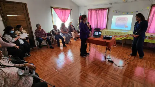 Cierre de proyectos comunitarios fortalece inclusión digital y autocuidado en personas mayores de Tucapel