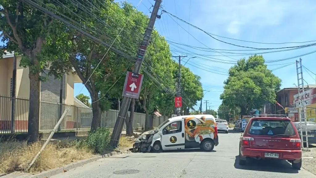Vehículo de comida rápida impactó contra un poste en Los Ángeles, Diario La Tribuna