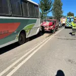 Nacimiento: cuatro lesionados en colisión de camioneta y bus , Cuerpo de Bomberos Nacimiento