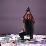 El montaje forma parte del proyecto “Flujos memoriales repertorio 2023-2024”, iniciativa financiada por el Fondo Nacional de Fomento y Desarrollo de las Artes Escénicas, convocatoria 2025., cedida