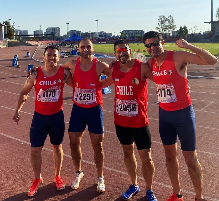 El Team Máster Chile posa en una jornada repleta de alegrías / La Tribuna