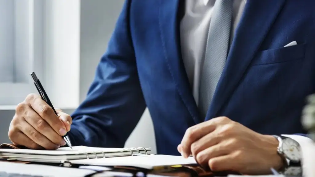 Se recomienda buscar estudios con trayectoria local, que conozca las dinámicas de los tribunales de la zona y ofrezca atención directa en materias de familia.