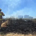 Un sitio eriazo de avenida Cordillera con Colo-Colo sigue acumulando llamados por fuego. Bomberos ha debido responder con rapidez debido a la cercanía con zonas habitadas, Esteban Sepúlveda | La Tribuna