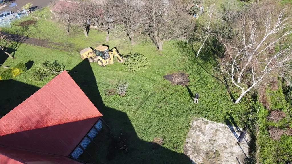 El Patio de la Purísima antes de su remodelación. Sus obras contemplan mil metros cuadrados con pileta de adoquines, una pérgola con obra artística en azulejo, una zona de juegos para niños y mesas con enchufes para cargar celulares / La Tribuna