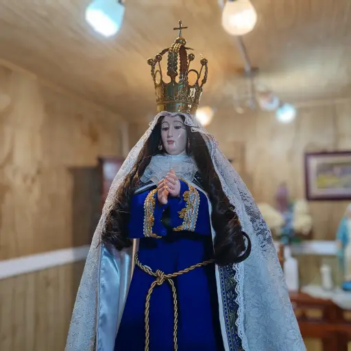 La imagen de la Virgen Purísima venerada en San Carlos de Purén tiene aproximadamente 400 años de antigüedad y fue originalmente conocida como  / Cedida