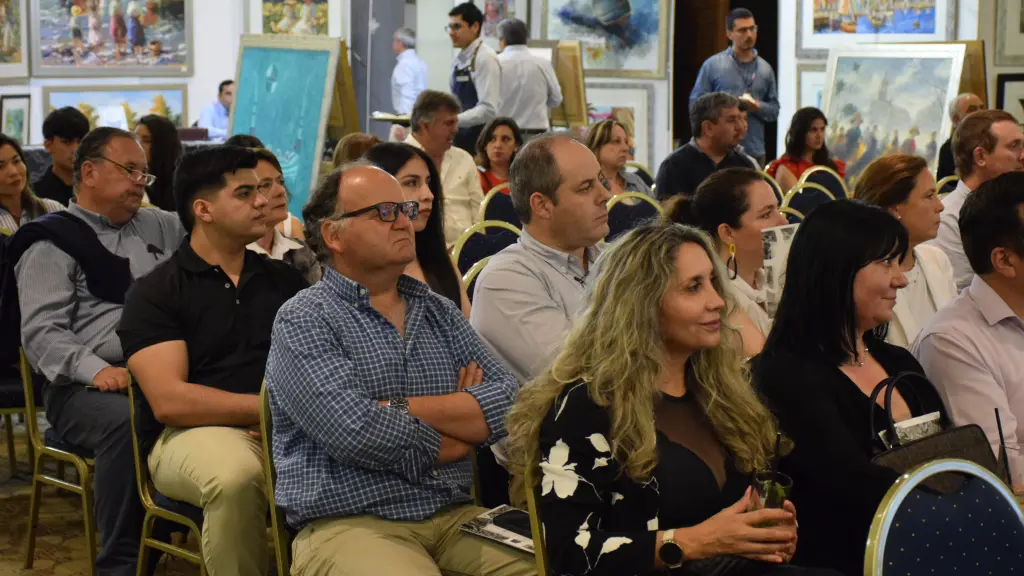 Los organizadores valoraron la alta convocatoria en la subasta benéfica, destacando que los fondos recaudados por la venta de obras permitirán financiar proyectos esenciales para los niños acogidos por la corporación.