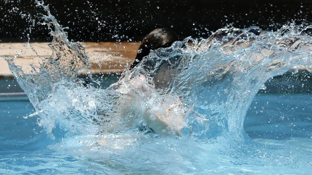 Dos hermanos de 12 y 18 años murieron electrocutados tras salir de una piscina , Referencial