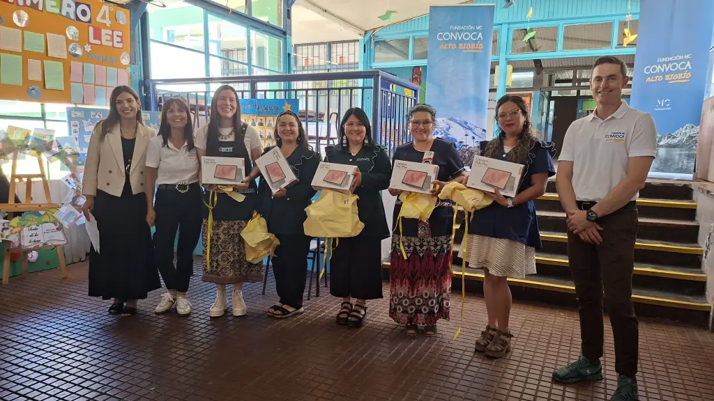 Premiación de profesores destacados del programa Primero Lee 2025 y lanzamiento del programa Dale Profe 2026 realizado en la escuela de Ralco. / cedida