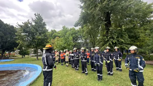 Bomberos de Los Ángeles fortalece capacidades de sus brigadas juveniles en jornada de instrucción