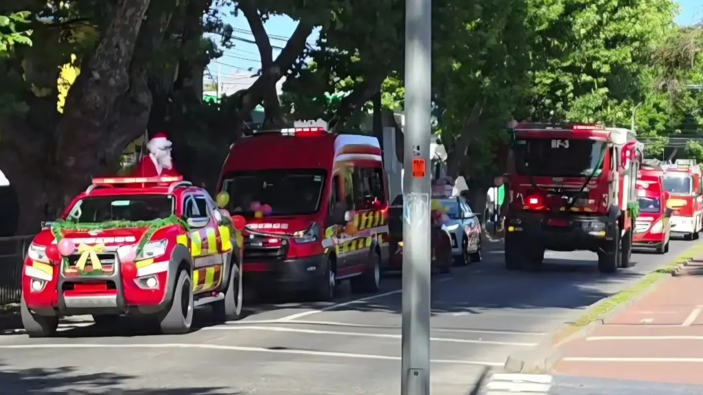 Carava navideña 2025 01 | Cuerpo de Bomberos Los Ángeles