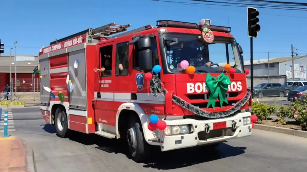 Carava navideña 2025 02 | Cuerpo de Bomberos Los Ángeles